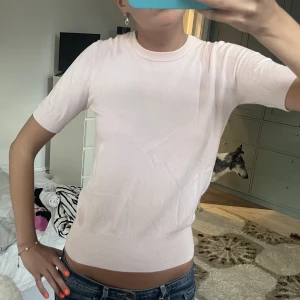 Stickad tshirt - Super söt stickad tshirt 