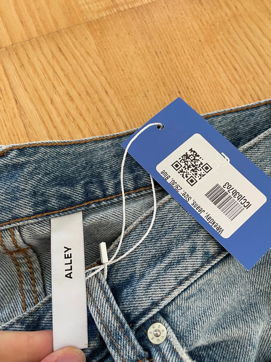 lågmidjade weekday jeans - 90