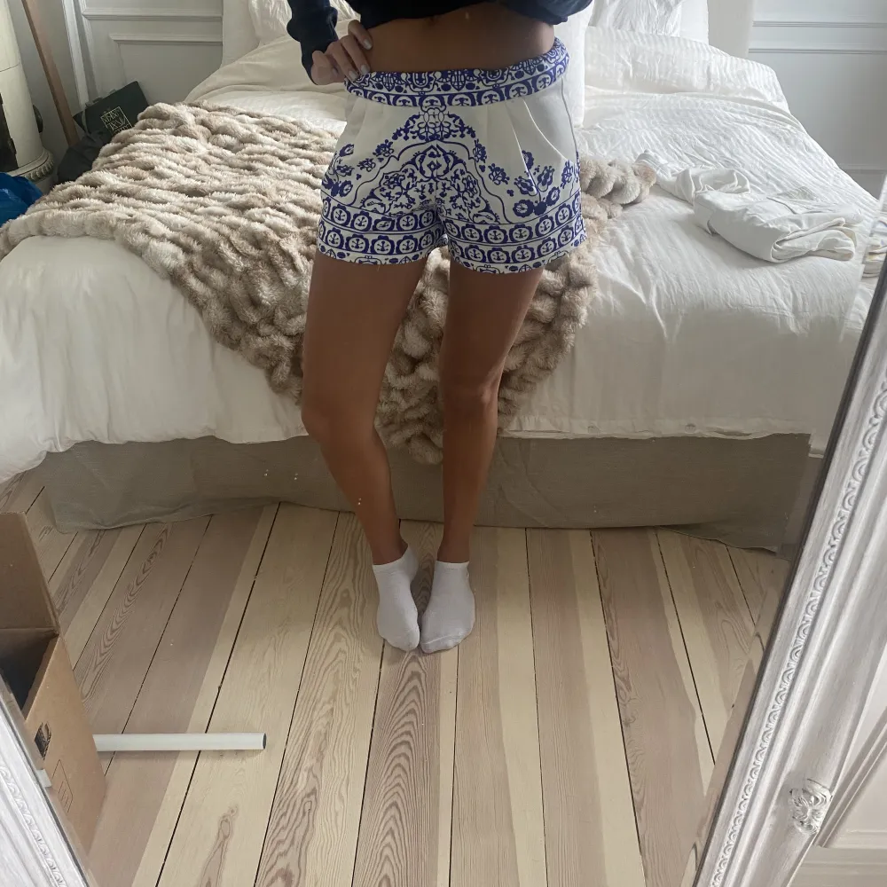 Så söta shorts med blå detaljer, köpare står för frakt 🩷. Shorts.