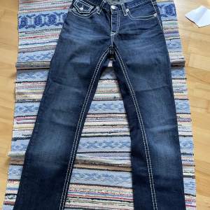 Baggy true religion jeans. Lågmidjade. Midjemått- 80-85 Innerbenslängd- 90