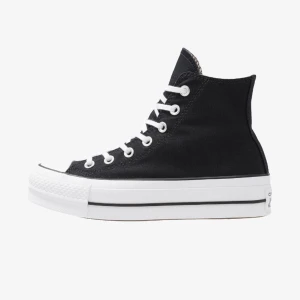 Converse chuck Taylor  - Ny inköpta skor från början av sommaren 2023 Storlek 37,5  Inte slitna knappt använda 