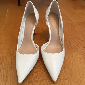 Mango klackar - Såå fina klackar från mango som enbart anvönts vid studenten. Sjukt bekväma och sitter som en smäck