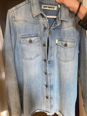 OFF WHITE JACKET - Off-white jeansjacka, oanvänd.  Nypris-12500
