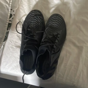Adidas fotbollsskor elite köpte dom för 2000kr - Adidas fotbollsskor elite köpte dom för 2000kr väldigt bra kvalitet 8/10