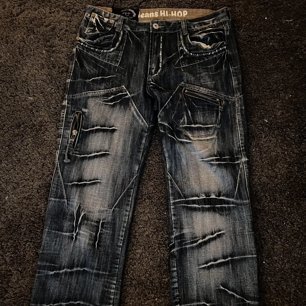 feta jeans fett drain🐺😈😳🙏🥶  deme baggy och stora i midjan  köparen står för frakt men pris kan diskuteras if it makes sense. Jeans & Byxor.