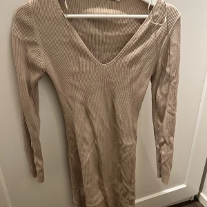 Klänning  - Klänning som är använd 1 gång innan.  + frakt 