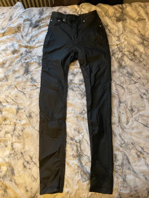  Skinnbyxor  - Ett par oanvänd skinnbyxor jag helt enkelt aldrig velat använda.