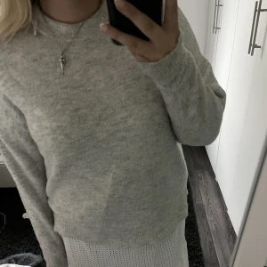 Stickad  - Grå stickad tröja💕