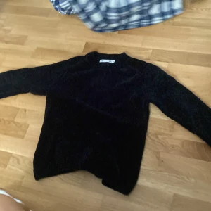 Tröja barn - en tröja till barn mjuk och gosig lite använd, fint skick!❤️❤️