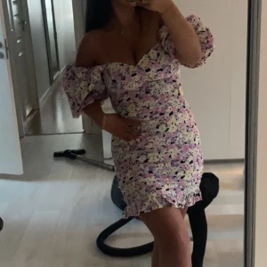 Klänning - Jätte fin oanvänd klänning