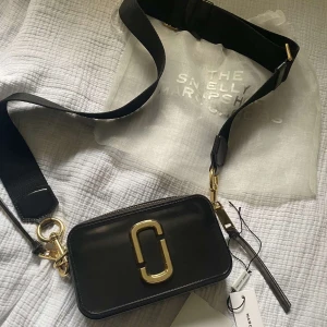 Marc jacobs snapshot väska - Väskan är transparent och är i ett mycket bra skick, använd fåtal gånger. Priset går att diskutera 