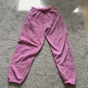 Mjukisbyxor  - Snygga och sköna mjukisbyxor från Urban outfitters 