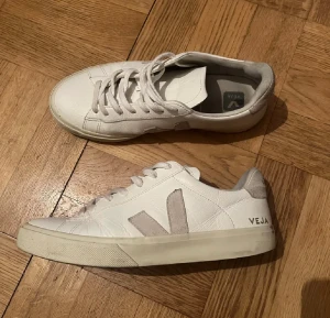 Veja sneakers - Sneakers från Veja. Storlek 43. 
