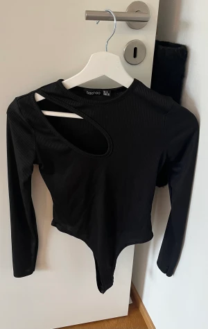 Body från Boohoo - Svart body från Boohoo, aldrig använd. Storlek s. 