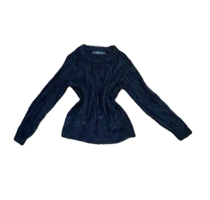 Tjockteöja - Najs tjocktröja, varm och perfekt för i höst! Den är i bomull och aningens stickig  • köparen står för frakt 