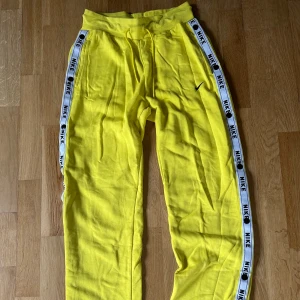 Nike popper pant - Nike popper mjukisbyxor  Sparsamt använda Fint skick Storlek XS