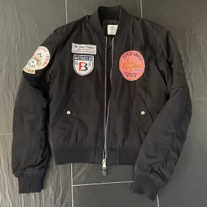 Bomberjacka  - Bomberjacka från bershka i fint skick!🤍Storlek S