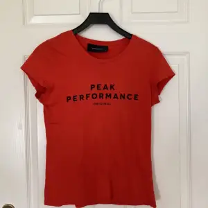 Peak performance t shirt strl xs