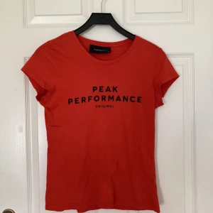 Peak performance  - Peak performance t shirt strl xs