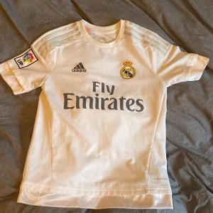 Real Madrid hemmatröjan 2016-2017 - Mycket bra skick knappt använt.             