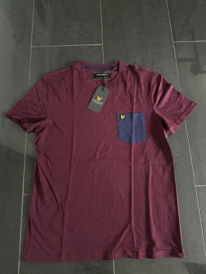 Lyle Scott T-shirt ny - Helt ny lyle&Scott T-shirt med original tags på. Väldigt fin, helt oanvänd. 