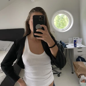 Svart bolero  - Svart bolero från esprit💕