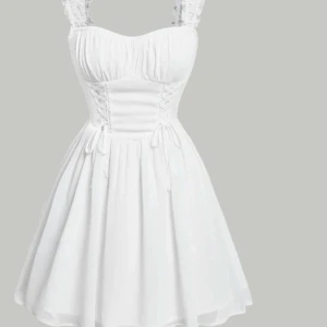 Vit klänning  - Vit klänning ifrån shein, perfekt för tex studenten. Endast prövad. Orginalpris 140kr  :)