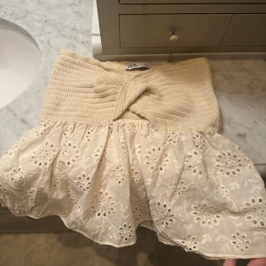 Stickad zara topp - Sjukt snygga zara toppen!! Aldrig använd, säljer därför så den aldrig användes🌟🌟