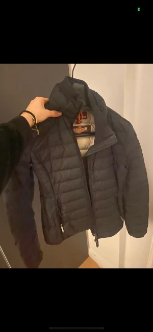 Parajumper jacka  - de rosa syns jätte lite i verkligheten 