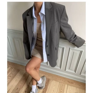 Djerf Avenue kavaj  - Skit snygg grå kavaj från djerf Avenue 