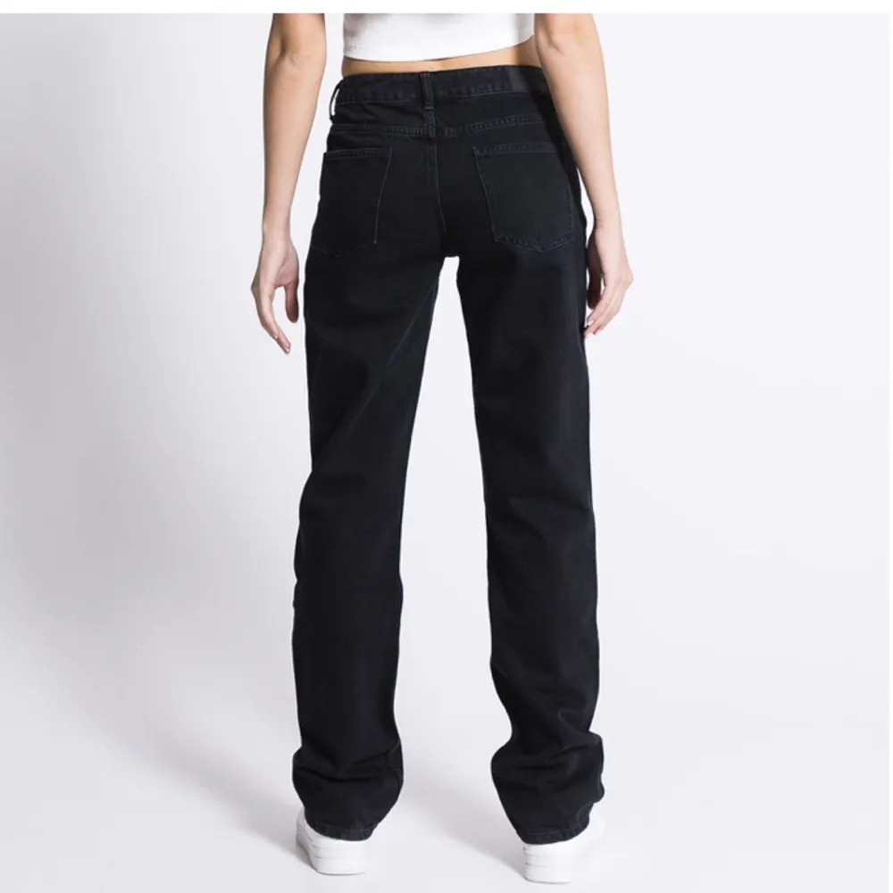 Säljer dessa super snygga icon low waist ifrån lager157 i nyskick aldrig använda säljer pågrund av att jag köpt fel storlek . Jeans & Byxor.