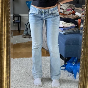 PEPE JEANS - Dem snyggaste lågmidjade jeansen från Pepe Jenas!!! 29/32 i storlek🧡 nypris 999kr