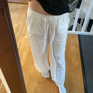 Linnebyxor - Säljer mina linnebyxor i storlek 34! (Passar mig som vanligtvis har s) 💞 är 167 cm lång. Köparen står för frakten, och står inte för postens slarv! 