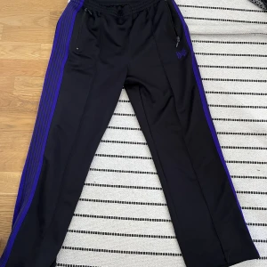 Needles trackpants - Needles trackpants strl M, Säljer eftersom dom ej kommer till användning, Cond 8/10