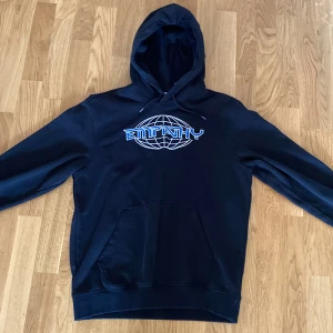 Weekday hoodie - En weekday hoodie som jag aldrig använder längre.
