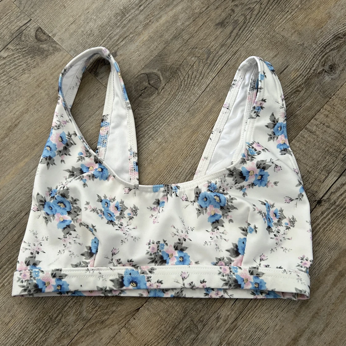 Blommig bikiniöverdel 