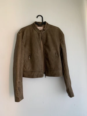 NELLY biker jacket  - Slutsåld Nelly biker jacka. Ej använd. 