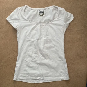 Vit T-shirt  - I bra skick har haft den i några månader säljer dock för att jag har för många vita t-shirts 