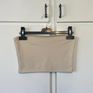 Tub topp - Tub topp i storlek S från Vera & Lucy  35 kr + frakt 🥰