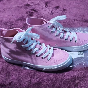 Sneakers  - Sneakers för dam från DIVIDCD, storlek 38, ny med prislapp. 