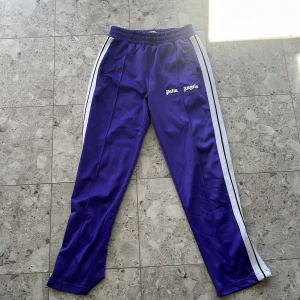 Palm angels byxor  - Säljs för att dom är för små skicket är 8/10 