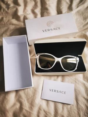 Versace solglasögon  - Helt nya, finns i Bromma 