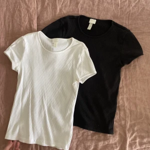 T-sjitt - Köp båda för 100kr. Separat för 50 kr styck💞💞