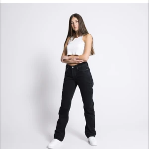 ”Icon” jeans lager 157 - Fick just hem dessa från en tjej här på plick. Säljer pga jag tog en för stor storlek och då aldrig kommer använda. Helt nytt skick in princip vad jag kan se. Köparen står för frakt. 