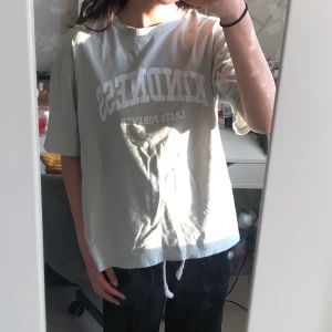T-shirt  - Säljer en ”ish mintig” T-shirt från Lager 157 i strl. S. Sparsamt använd! Köparen står för frakten😇