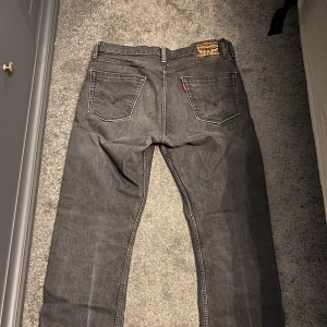 Levis 504 - Säljer ett par äldre/ vintage Levis 504 som är i fint skick.  Har aldrig använt dom då dom är för stora. 