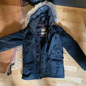 Parajumpers Parka storlek S. Väldigt bra skick inprincip som ny.