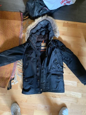 Parajumpers parka - Parajumpers Parka storlek S. Väldigt bra skick inprincip som ny.