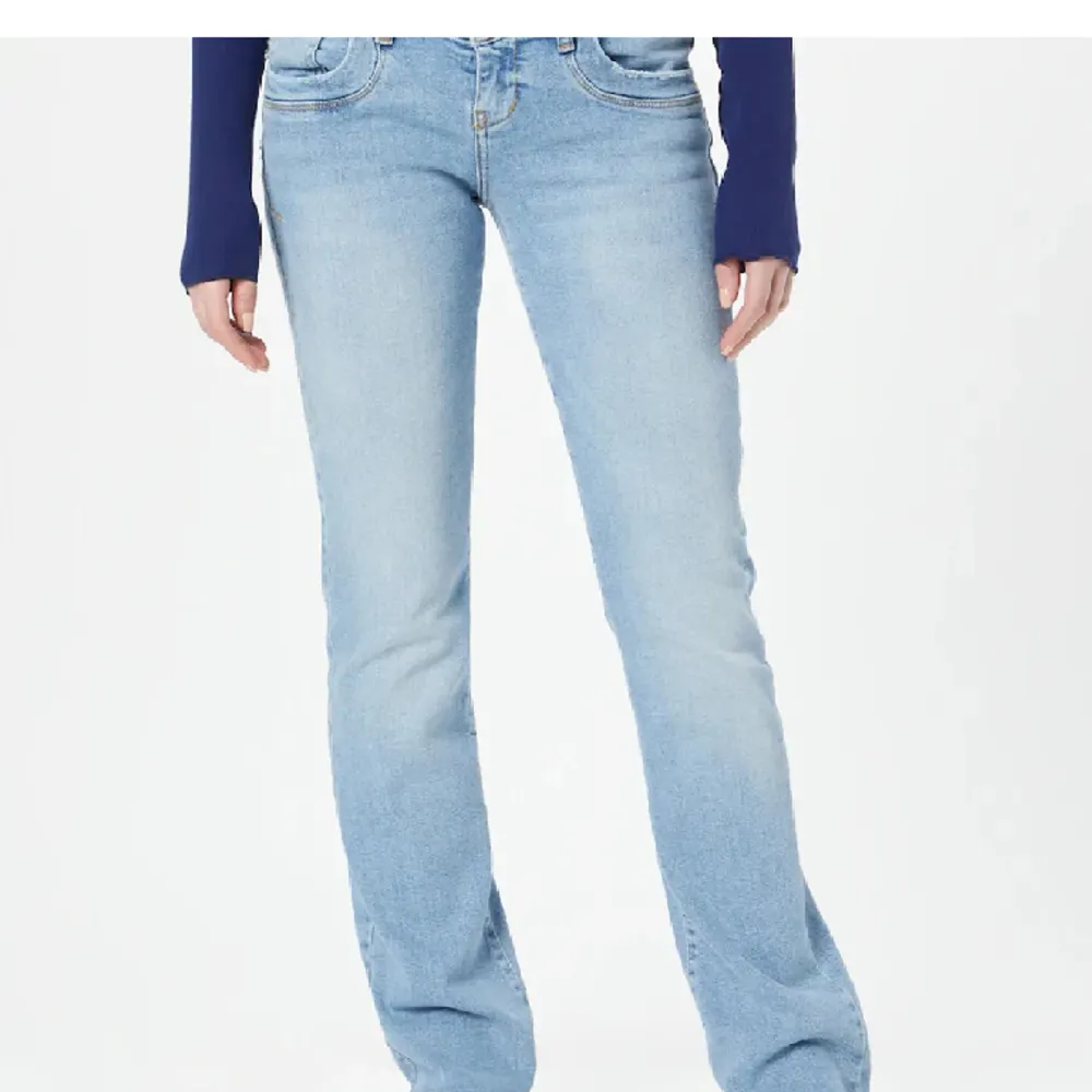 Säljer mina LTB jeans! Då dom är förkorta på mig tyvärr. Skriv till mig för fler bilder eller frågor💕. Jeans & Byxor.