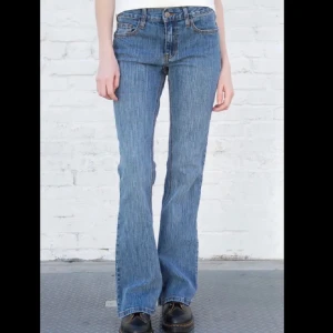 Lågmidjade jeans - Säljer mina lågmidjade jeans ifrån brandy🥰onesize men sitter som en storlek S💗